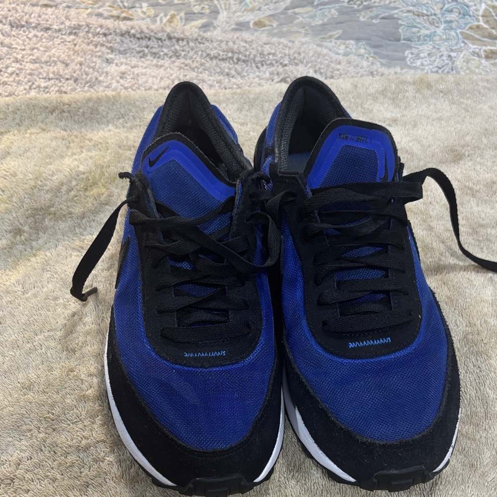 Nike Wafflw NSW Black and Blue Athletic Shoes